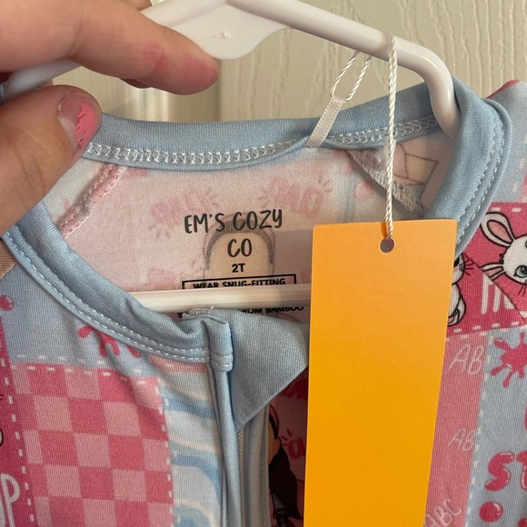 2T Em’s Cozy Co bamboo zippy - Picture 2 of 2